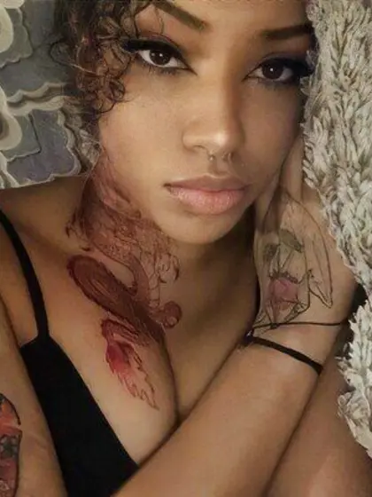 Inaya, 25 ans